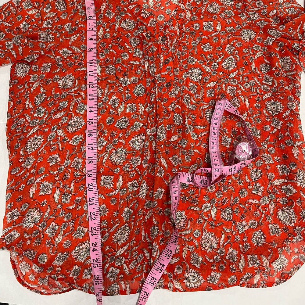 VINCE CAMUTO FLORAL FLUTTER SLEEVE TOP - Picture 4 of 16